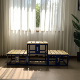 Пьедестал для победителей (уличный)